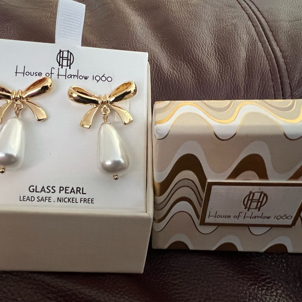 *Sold House of Harlow 1960 Glass Pearl Dangle Drop Earrings with Gold Bow Detail - Picture 12 of 13